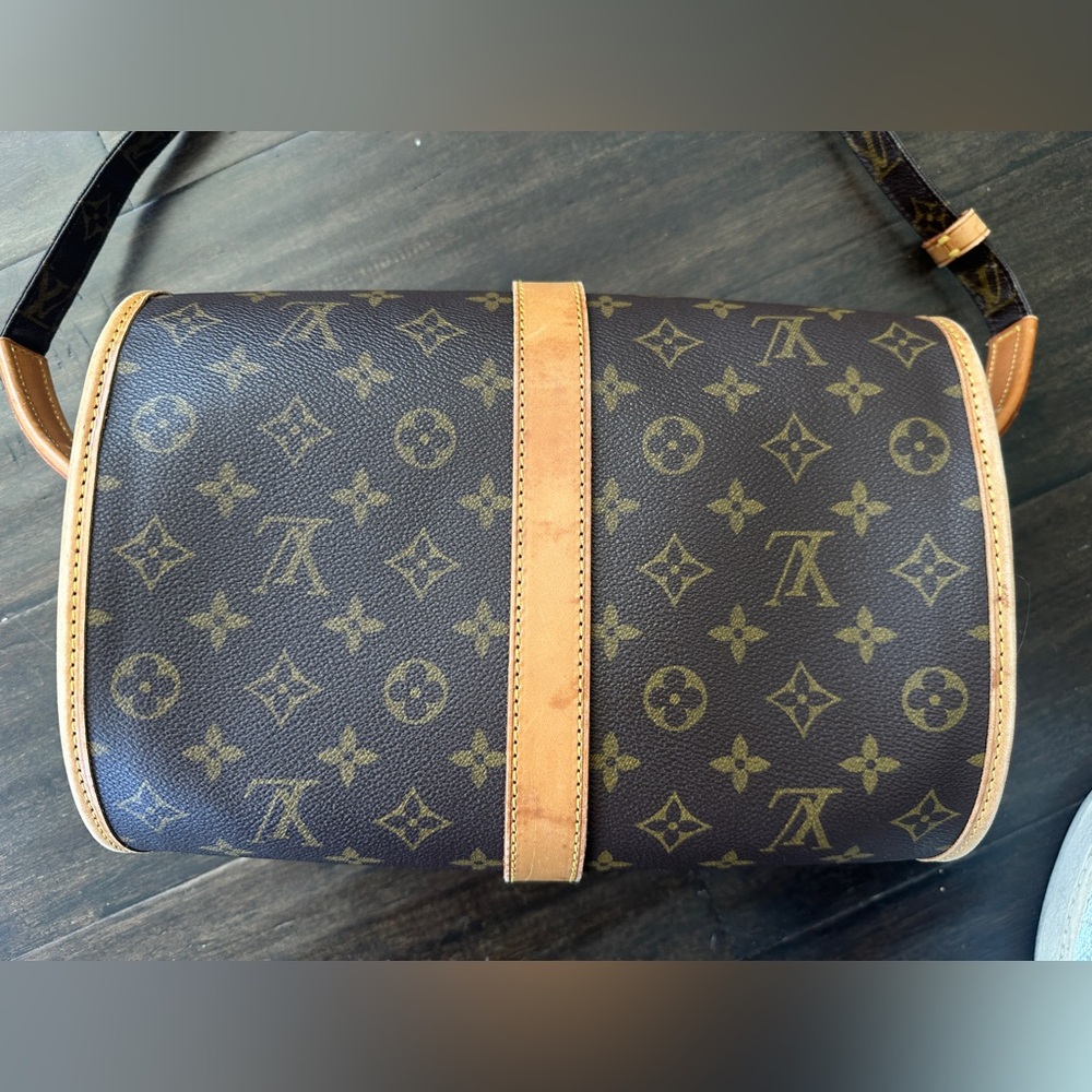 Louis Vuitton Brown Monogram Crossbody with Tan Trim - Picture 5 of 11